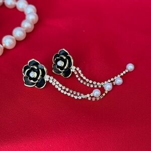 Designer-inspired elegant Black Floral Earrings with Pearls